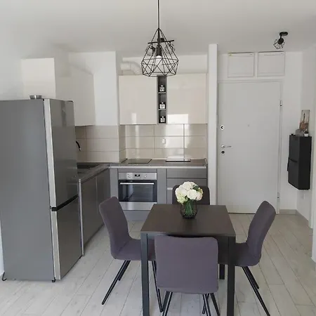 Διαμέρισμα Ana Iadera With Balcony And Parking *