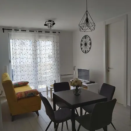 Διαμέρισμα Ana Iadera With Balcony And Parking Ζαντάρ