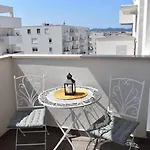 Ana Iadera With Balcony And Parking Apartman