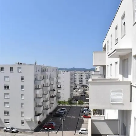 Ana Iadera With Balcony And Parking Apartman Zadar
