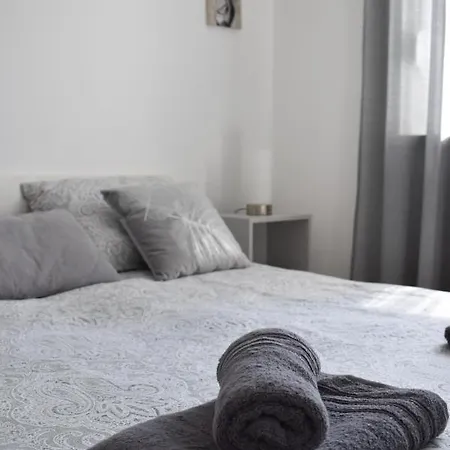 Ana Iadera With Balcony And Parking Apartman *