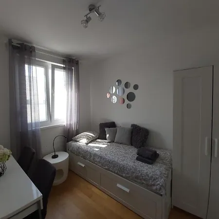 Ana Iadera With Balcony And Parking Apartamento