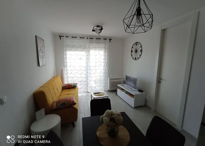 아파트 Ana Iadera With Balcony And Parking 자다르