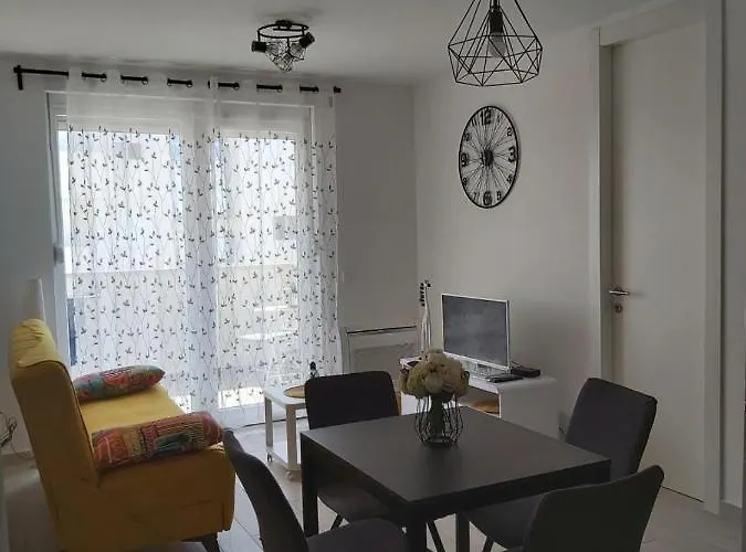 아파트 Ana Iadera With Balcony And Parking 자다르