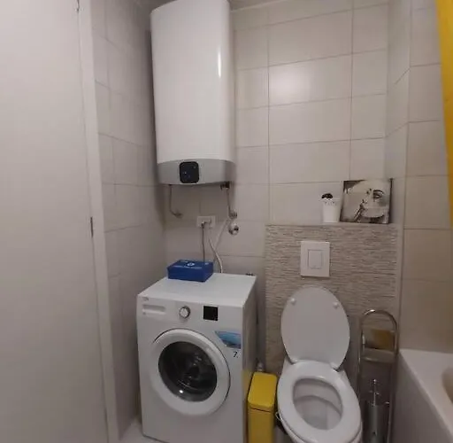 아파트 Ana Iadera With Balcony And Parking